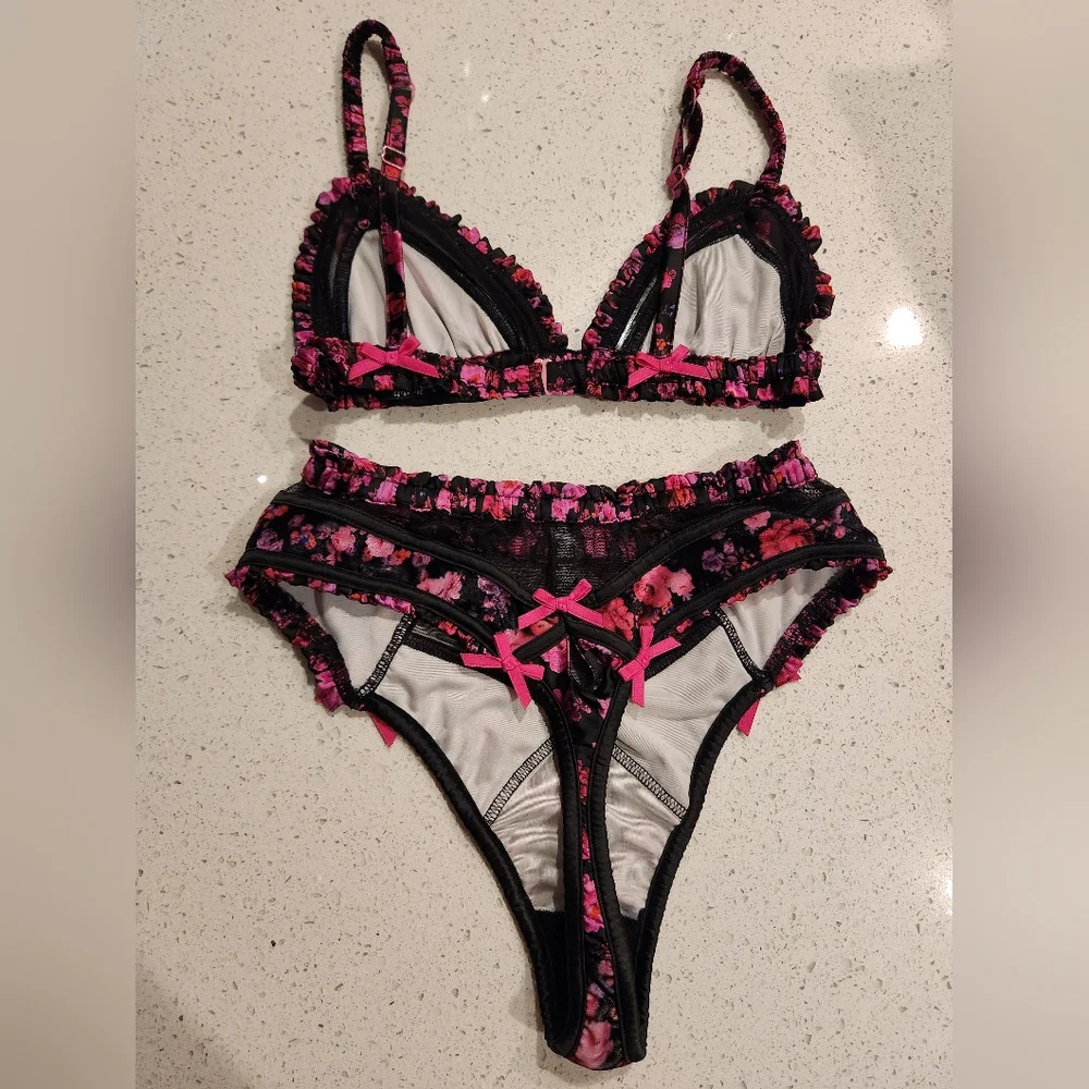 For Love and Lemons X Victoria’s Secret Farrah Bra + Thong set Small‎